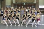 Öğrencimiz Defne Mutlucan Paris Opera ve Balesi`nden Delphine Mussin`le yaptıkları ders sonrasında Fransız hoca ile birlikte